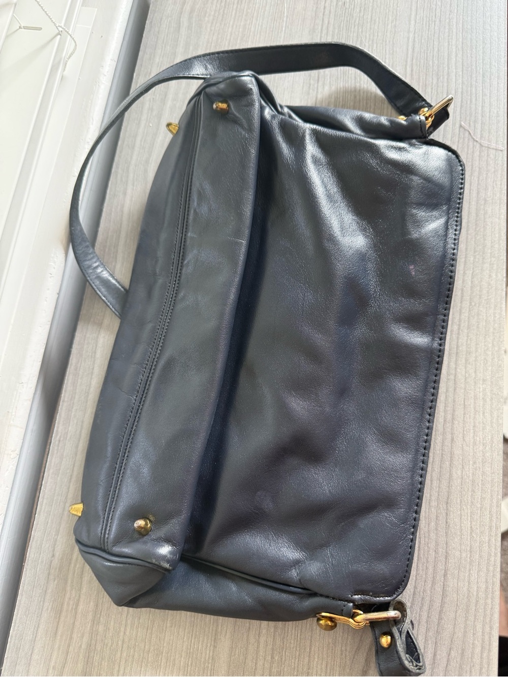 Etienne Aigner Navy Leather Crossbody with Gold Logo - Picture 4 of 8